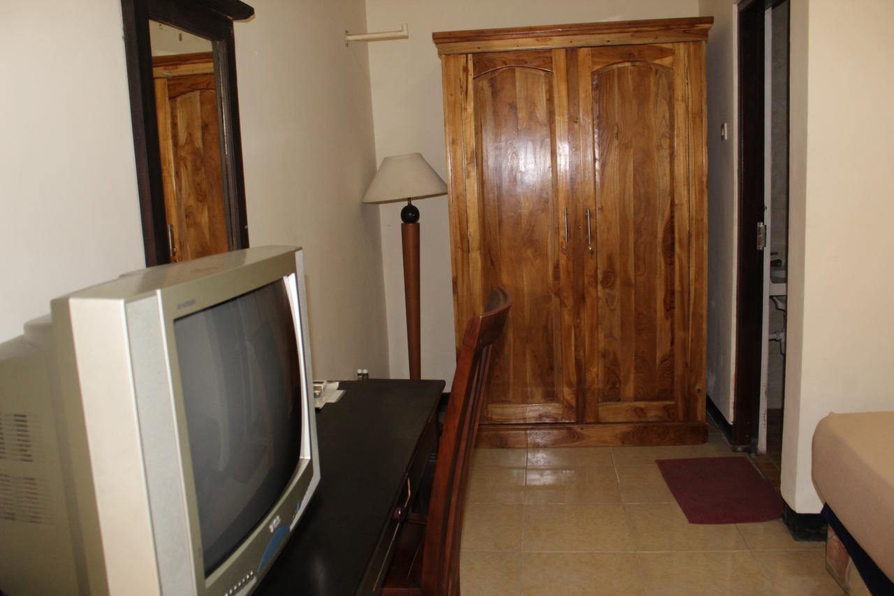 Hotel Simpang Tujuh Cepu Zewnętrze zdjęcie