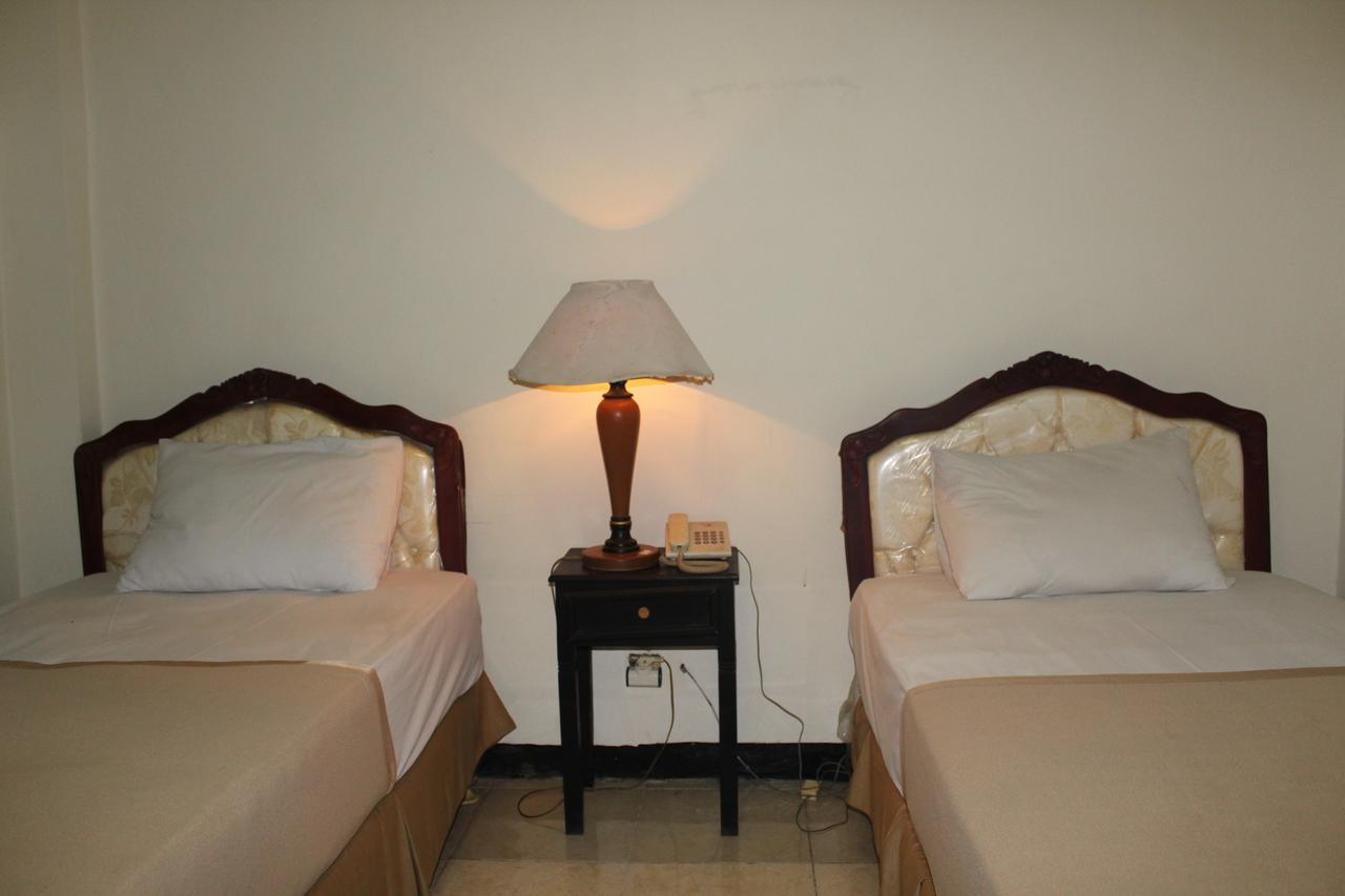 Hotel Simpang Tujuh Cepu Zewnętrze zdjęcie
