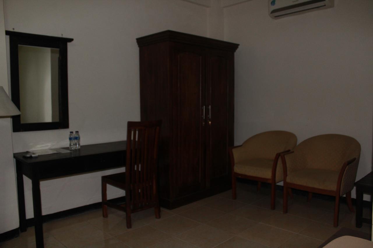 Hotel Simpang Tujuh Cepu Zewnętrze zdjęcie