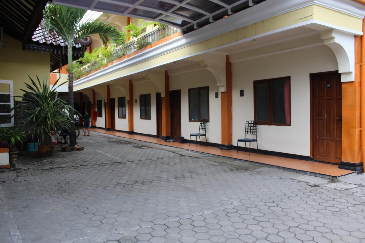Hotel Simpang Tujuh Cepu Zewnętrze zdjęcie