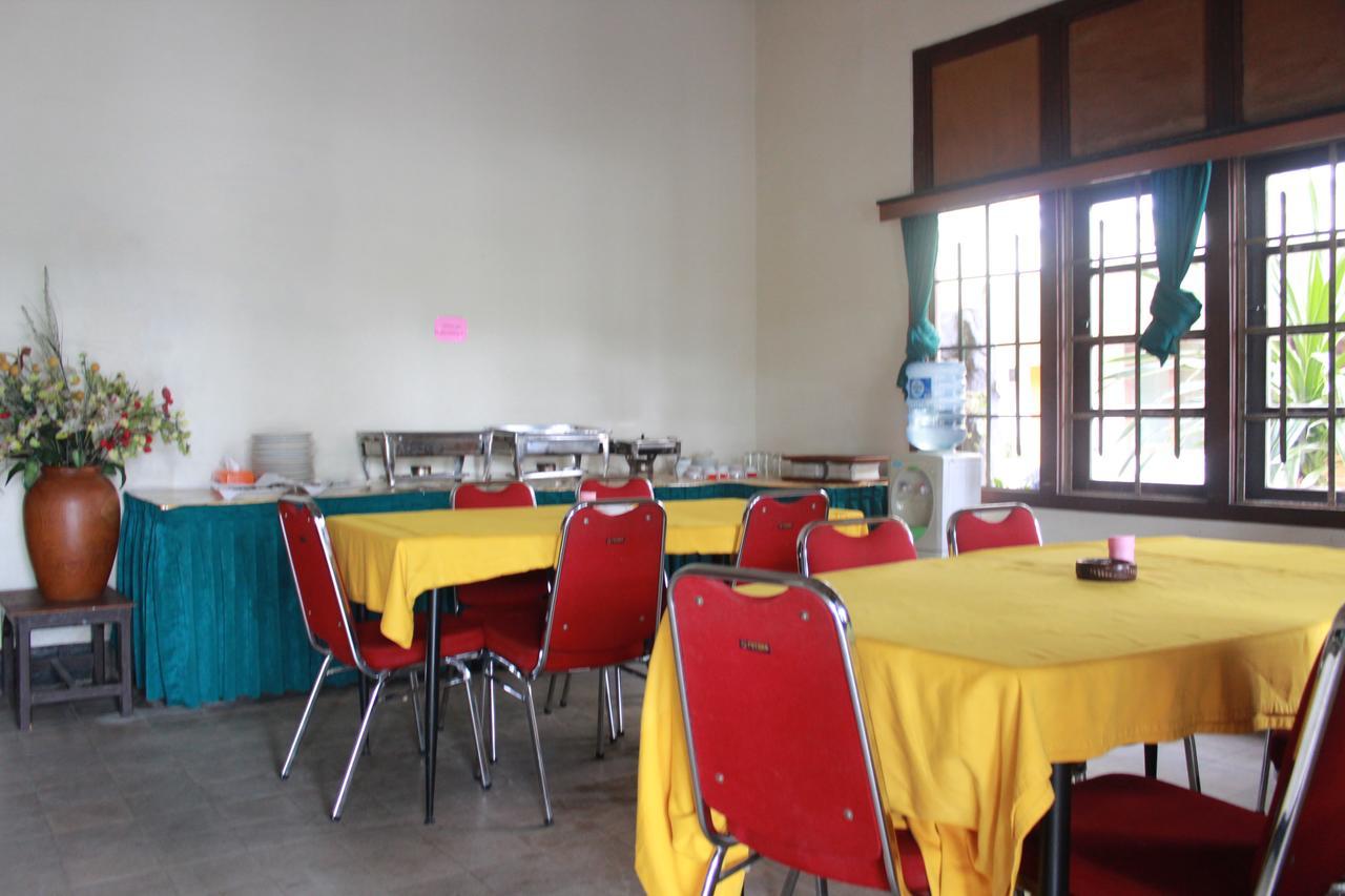 Hotel Simpang Tujuh Cepu Zewnętrze zdjęcie